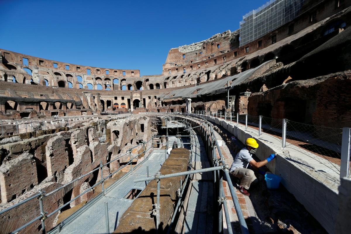 Rimski Kolosej je največji amfiteater na svetu in najbolj obiskan turistični kraj v Italiji. Foto: Reuters
