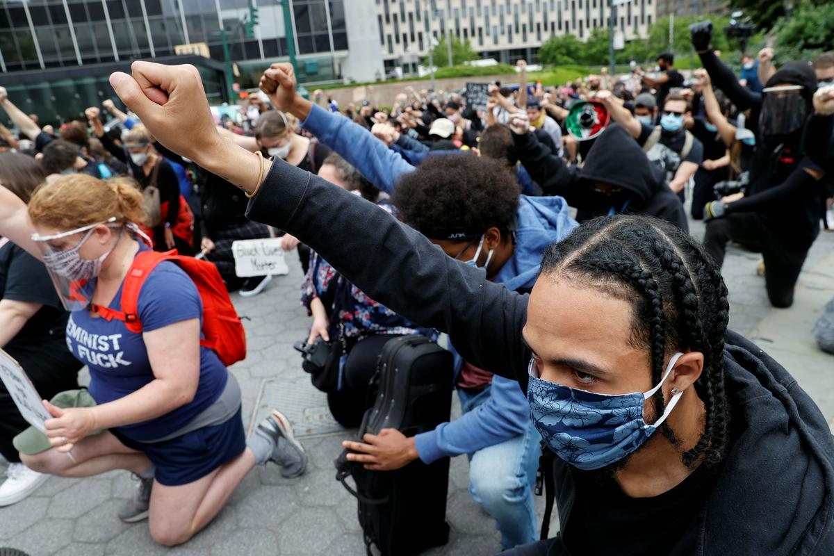 Protesti v Minneapolisu se v torek nadaljujejo. Foto: Reuters