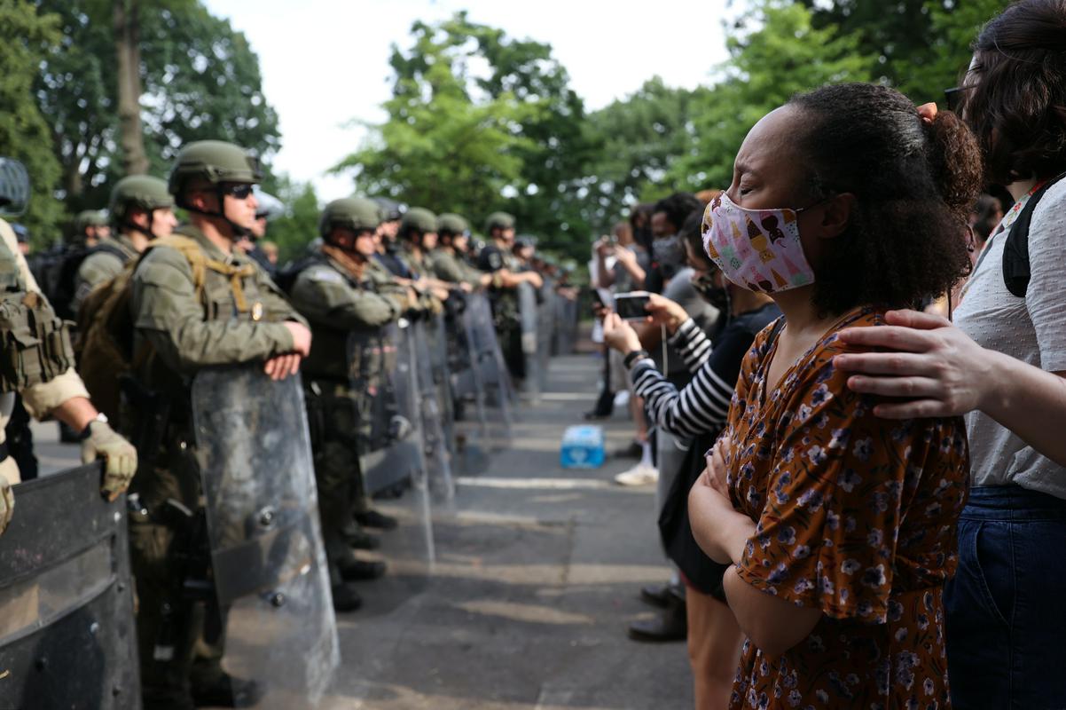 Militarizacija policije ni problematična samo z vidika opreme in orožja, opozarja sogovornik. Foto: Reuters