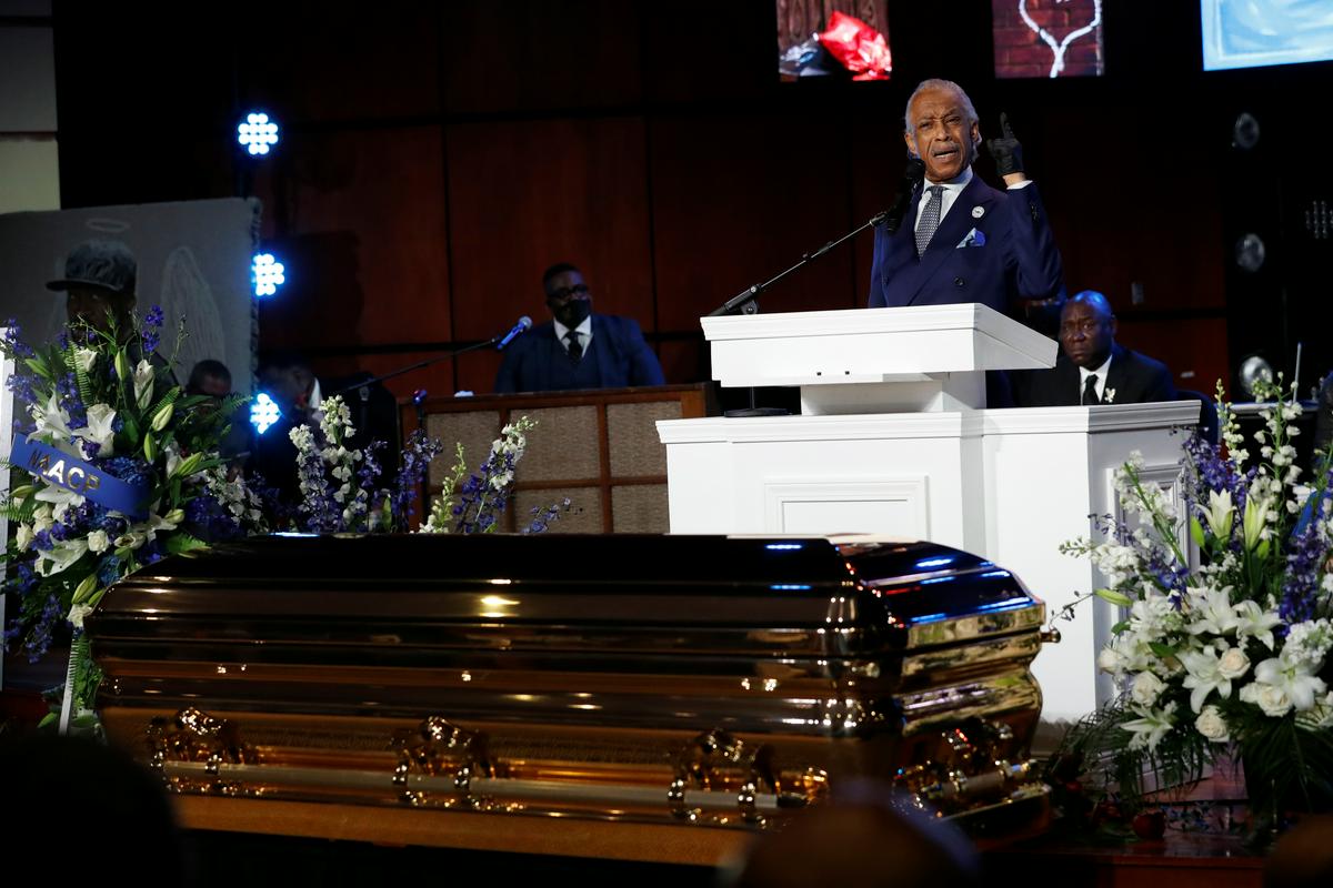 Zbrane je nagovoril tudi častiti Al Sharpton. Foto: Reuters