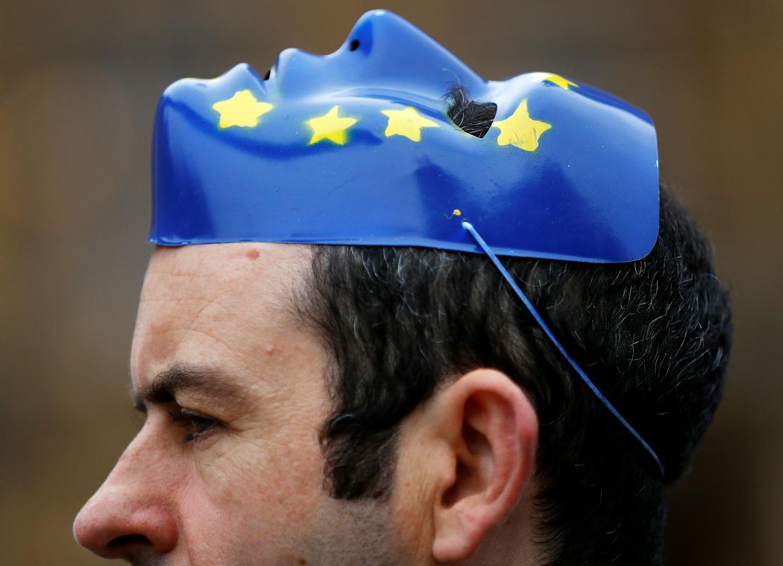 Desettisoči državljanov EU-ja, ki živijo v Združenem kraljestvu, si morajo do konca junija urediti status za bivanje tam. Foto: Reuters