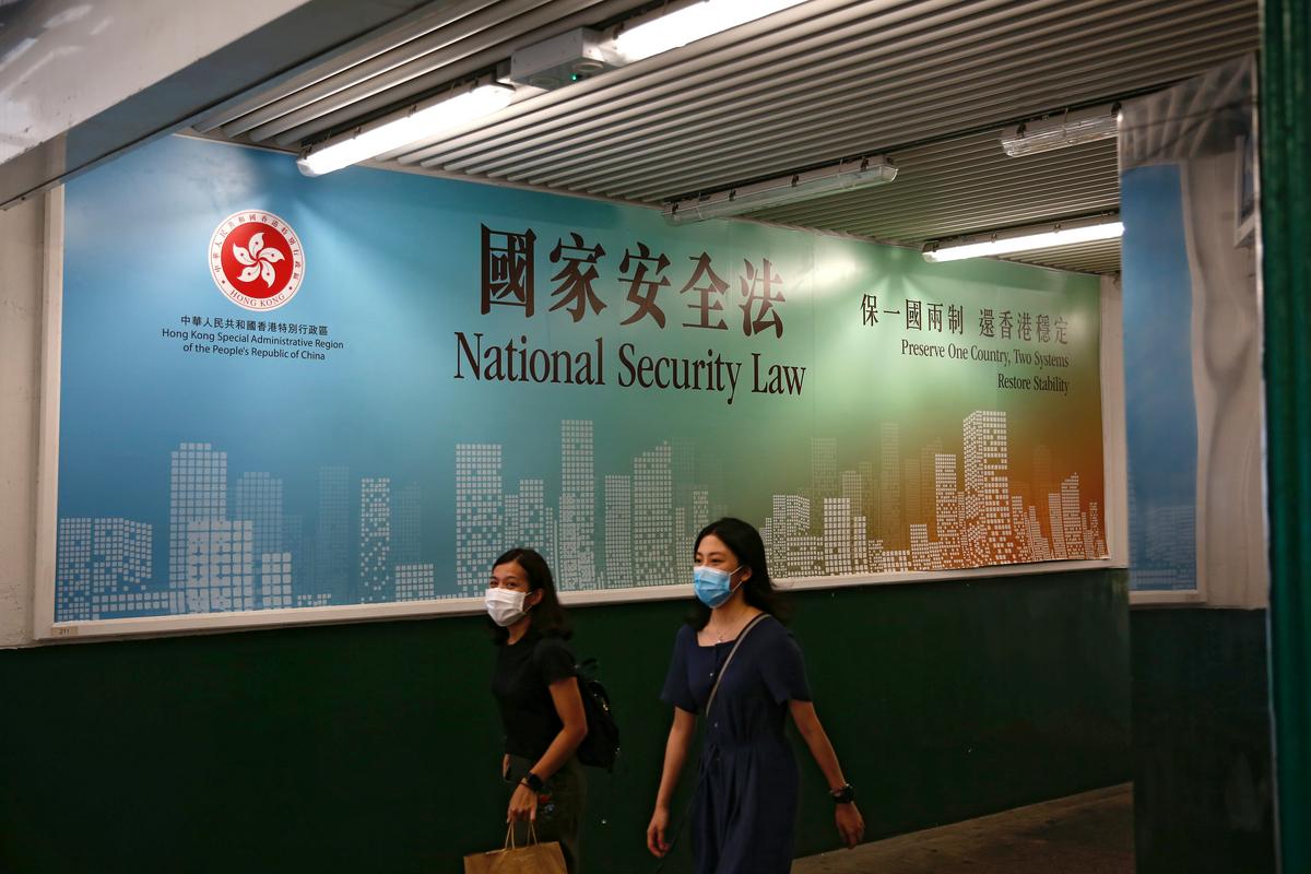 Oblasti v Hongkongu so oglaševale sprejetje novega zakona o nacionalni varnosti, češ da bo še naprej ohranjal sistem 'ene država, dva sistema'.  Foto: Reuters