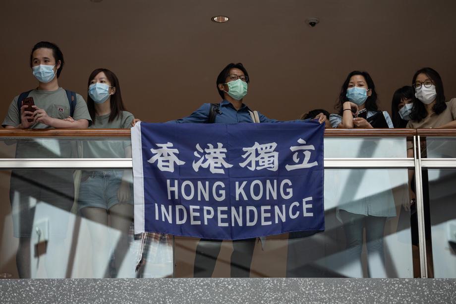 Prodemokratični protesti v nakupovalnem centru v Hongkongu. Foto: EPA