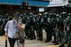 Policija v Hongkongu 47 aktivistov obtožila prevratnih dejanj