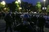 V Beogradu bo znova policijska ura, protestniki vdrli v parlament