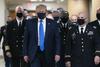 Ameriški predsednik Trump prvič v javnosti z zaščitno masko