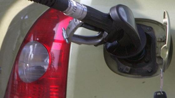 Pogonska goriva na bencinskih servisih zunaj avtocest bodo nekoliko cenejša