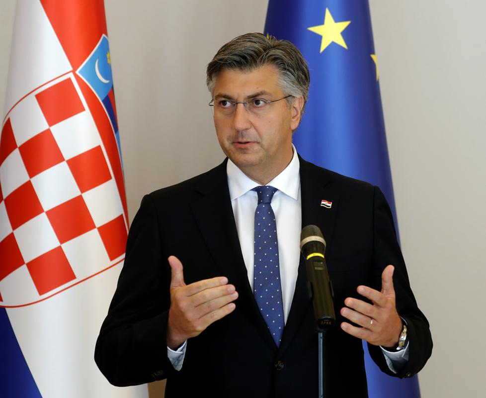 Hrvaški premier Andrej Plenković je napovedal, da bodo v prihodnjih dneh nadaljevali pogovore s socialnimi partnerji o novem modelu izplačila covidnih podpor podjetnikom. Foto: EPA