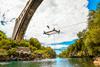 Vrnitev na kraj zločina: Dunking Devils pod Solkanskim mostom obesili trampolin