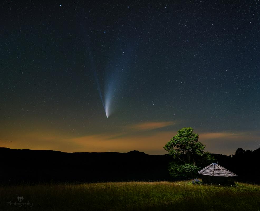 Komet Neowise z vrha Gač 24. 7. letos. Fotografska oprema ga zazna bolje kot človeške oči. Foto: Uroš Fink