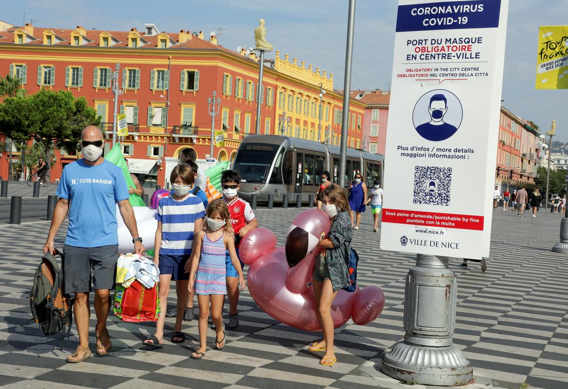 S poletjem je v Franciji oživel tudi turizem, v okviru katerega so v državi dobrodošli tudi tuji obiskovalci. Foto: Reuters