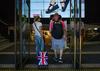 Tisoče britanskih turistov skušalo priti domov pred uvedbo obvezne karantene