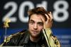 Robert Pattinson okužen, snemanje Batmana znova prekinjeno