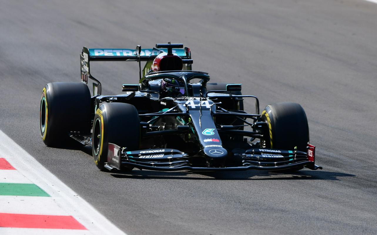 Svetovni prvak Lewis Hamilton je tudi v tej sezoni očitno razred zase. Dobil je že pet od sedmih dirk. Foto: Reuters