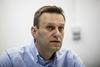 Navalni ni več v umetni komi in se že odziva na govor