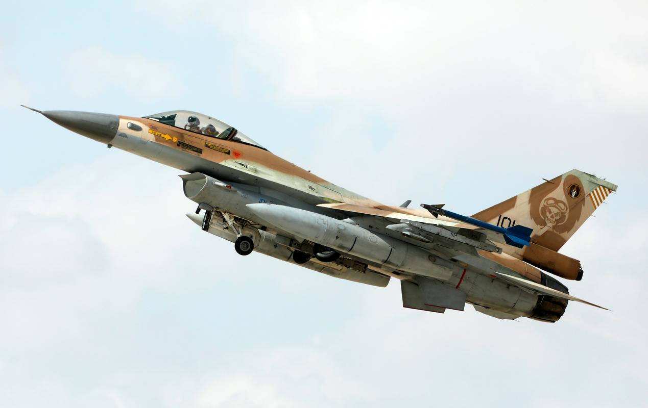 Hrvatom je na začetku lanskega leta nakup izraelskih letal ameriške proizvodnje F-16 propadel, saj niso ustrezali Natovim standardam. Izraelska letala so bila stara 30 let, a obnovljena. Foto: EPA