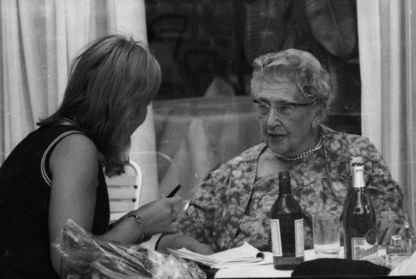 Agatha Christie v hotelu Lev ob obisku v Sloveniji leta 1967. Foto: Muzej novejše zgodovine Slovenije