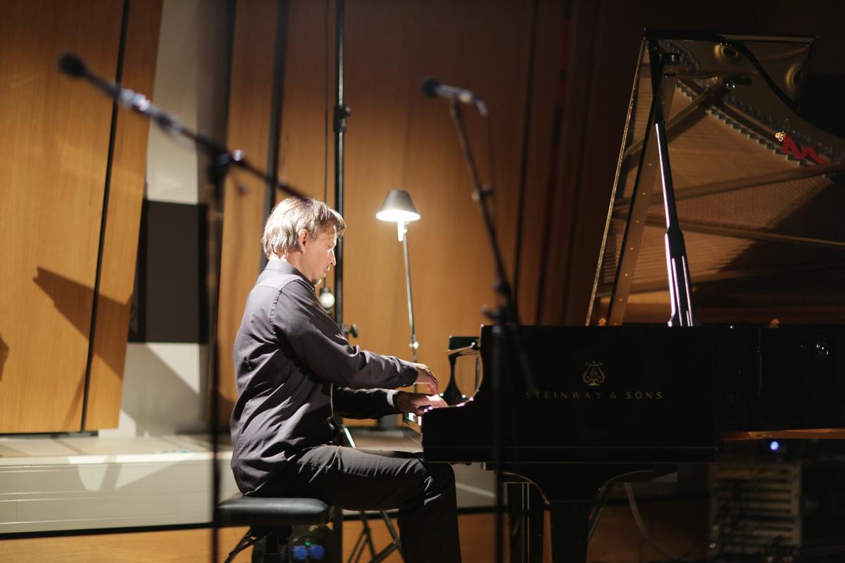 Pianist Klemen Golner je izvedel izbrane nokturne. Foto: Adrian Pregelj / RTV Slovenija