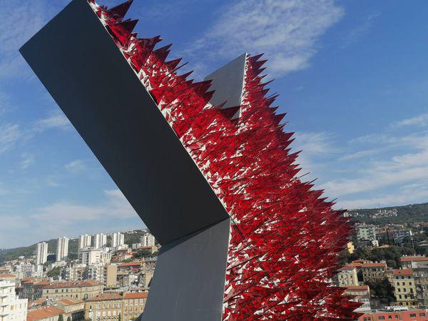 La stella rossa sul Grattacielo di Fiume Foto: Facebook/Rijeka 2020
