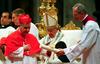 Odstop vplivnega kardinala Becciuja kaže na hudo nesoglasje v vrhu Cerkve