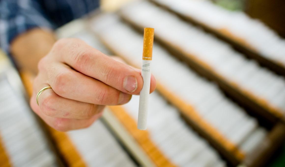 Bomba v Lendavi: sindikati zahtevajo odločno ukrepanje ob sumu trgovine z ljudmi in povezavah z ilegalno tovarno cigaret