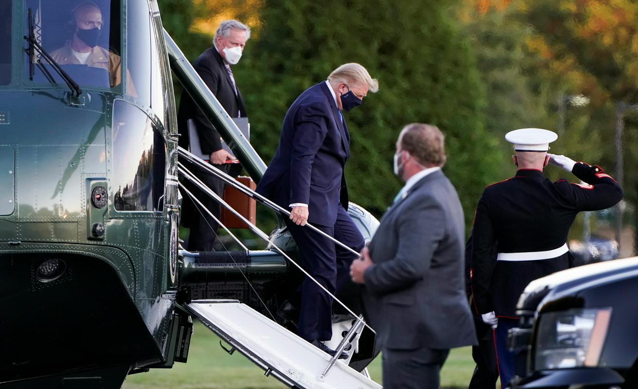 Trump ob prihodu v vojaško bolnišnico Walter Reed. Foto: Reuters