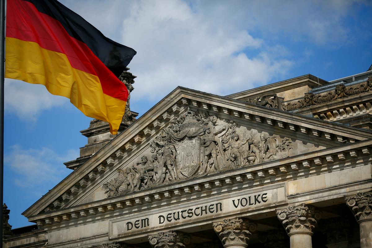 Nemška vlada želi pospešiti naturalizacije priseljencev in razširiti pravico do dvojnega državljanst