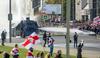Beloruska policija protestnike razgnala z vodnimi topovi, prijetih več kot 300 ljudi
