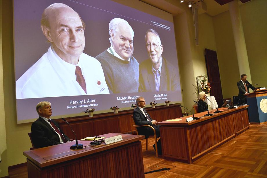 Z razglasitvijo nagrajencev za medicino se je začel teden razglasitev letošnjih prejemnikov Nobelovih nagrad. Foto: EPA