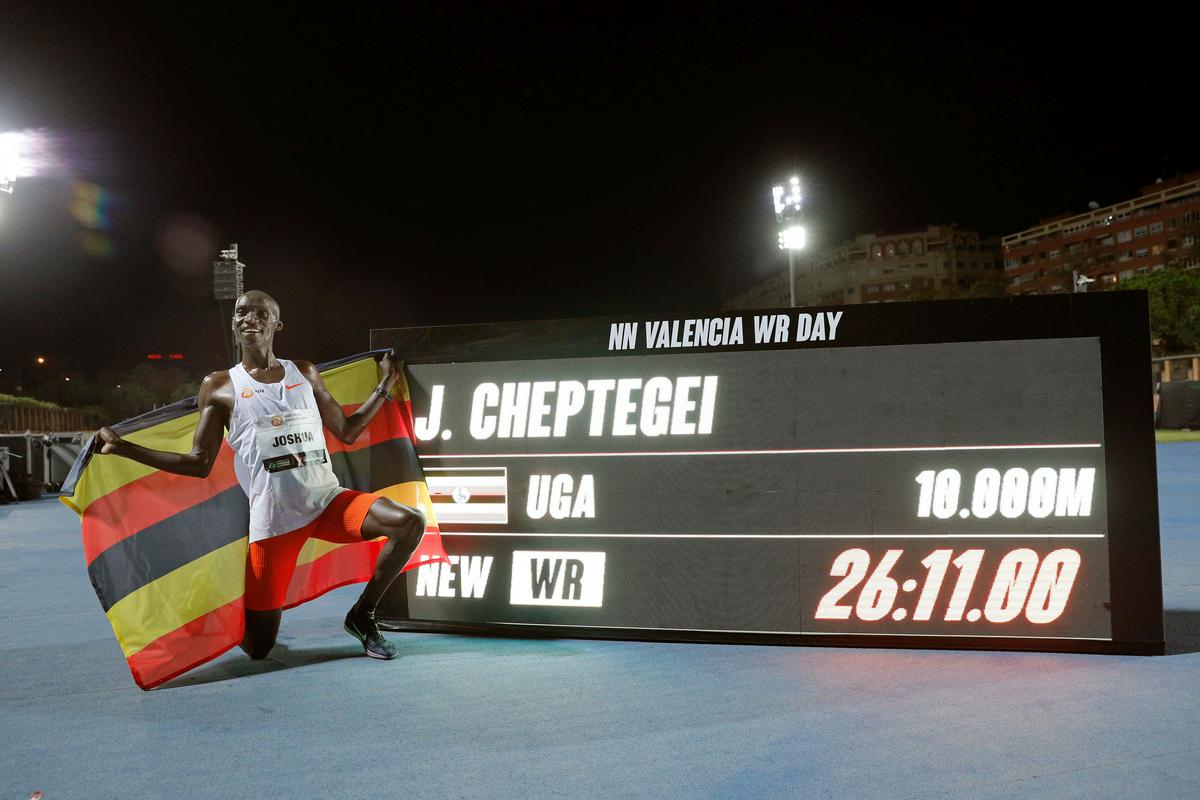 Joshua Cheptegei si je v manj kot letu prilastil štiri svetovne rekorde. Foto: EPA
