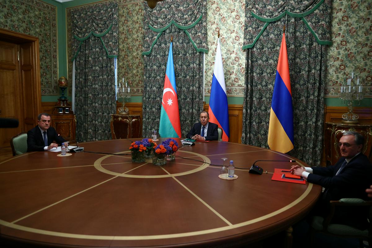 Pogovori ruskega, armenskega in azerbajdžanskega zunanjega ministra. Foto: Reuters