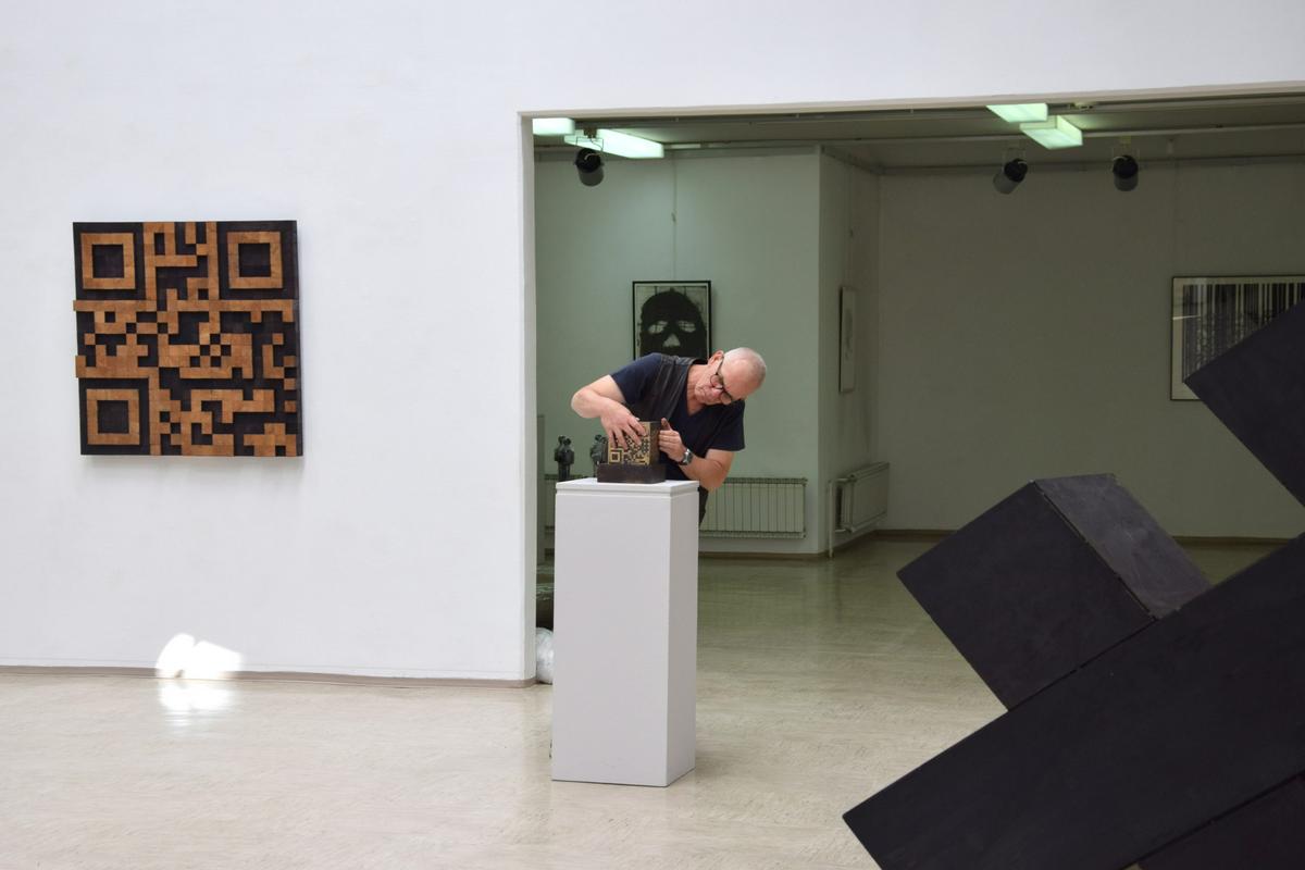 V Galeriji Murska Sobota se trenutno predstavljata akademska slikarka Mateja Kavčič, katere dela so na ogled v mali galeriji, v veliki pa dela akademskega kiparja in grafika Mitje Stanka. Foto: EPA