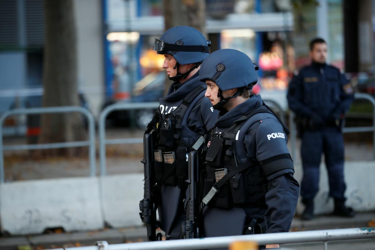 Na Dunaju je vpoklicanih okoli 1000 policistov. Reuters