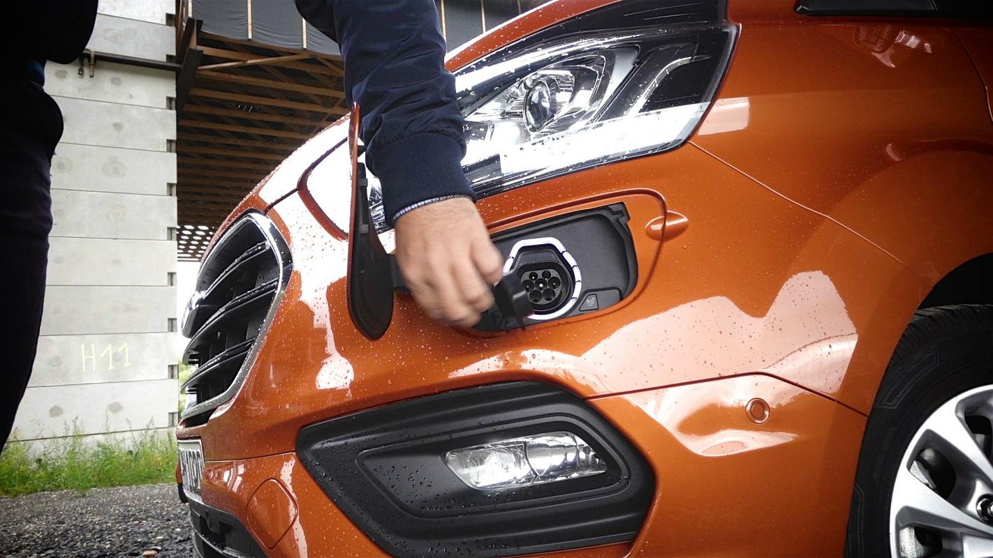 Ford bo lahko za svoje električne modele uporabljal Volkswagnovo prilagodljivo platformo (MEB), tako v osebnih vozilih kot v sektorju gospodarskih vozil. Foto: MMC RTV SLO/Avtomobilnost