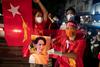 V Mjanmaru se volilni uspeh obeta stranki Aung San Su Či