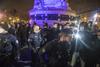Francoska policija nasilno uničila taborišče prebežnikov sredi Pariza