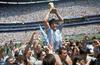 Umrl je nogometni bog Diego Maradona