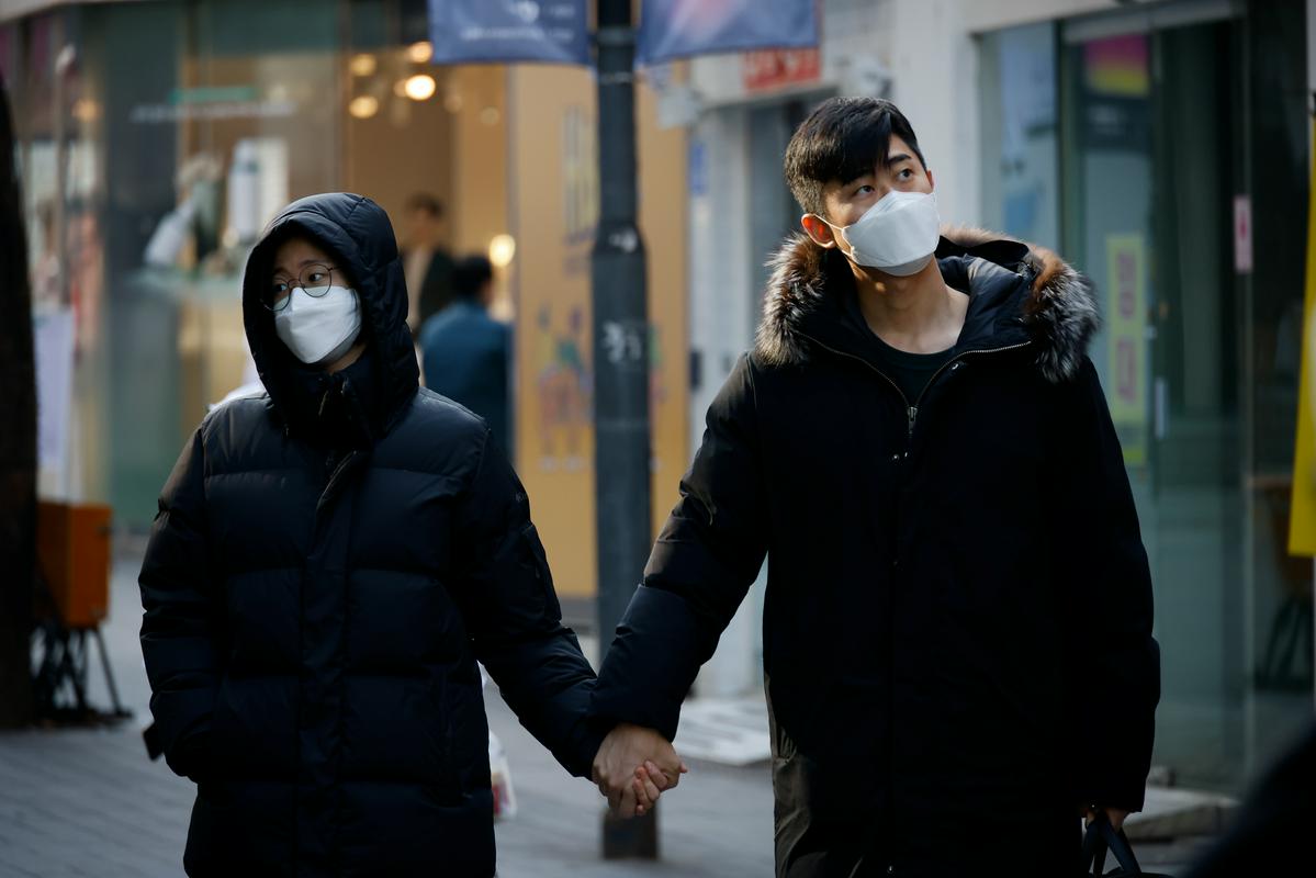 V Južni Koreji so doslej potrdili več kot 32.000 okužb z novim koronavirusom. Foto: Reuters