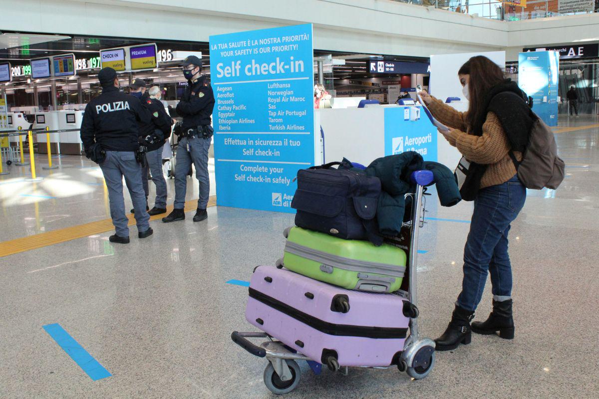 Italija je med državami, ki so že znova uvedle testiranje za potnike iz Kitajske. Foto: EPA