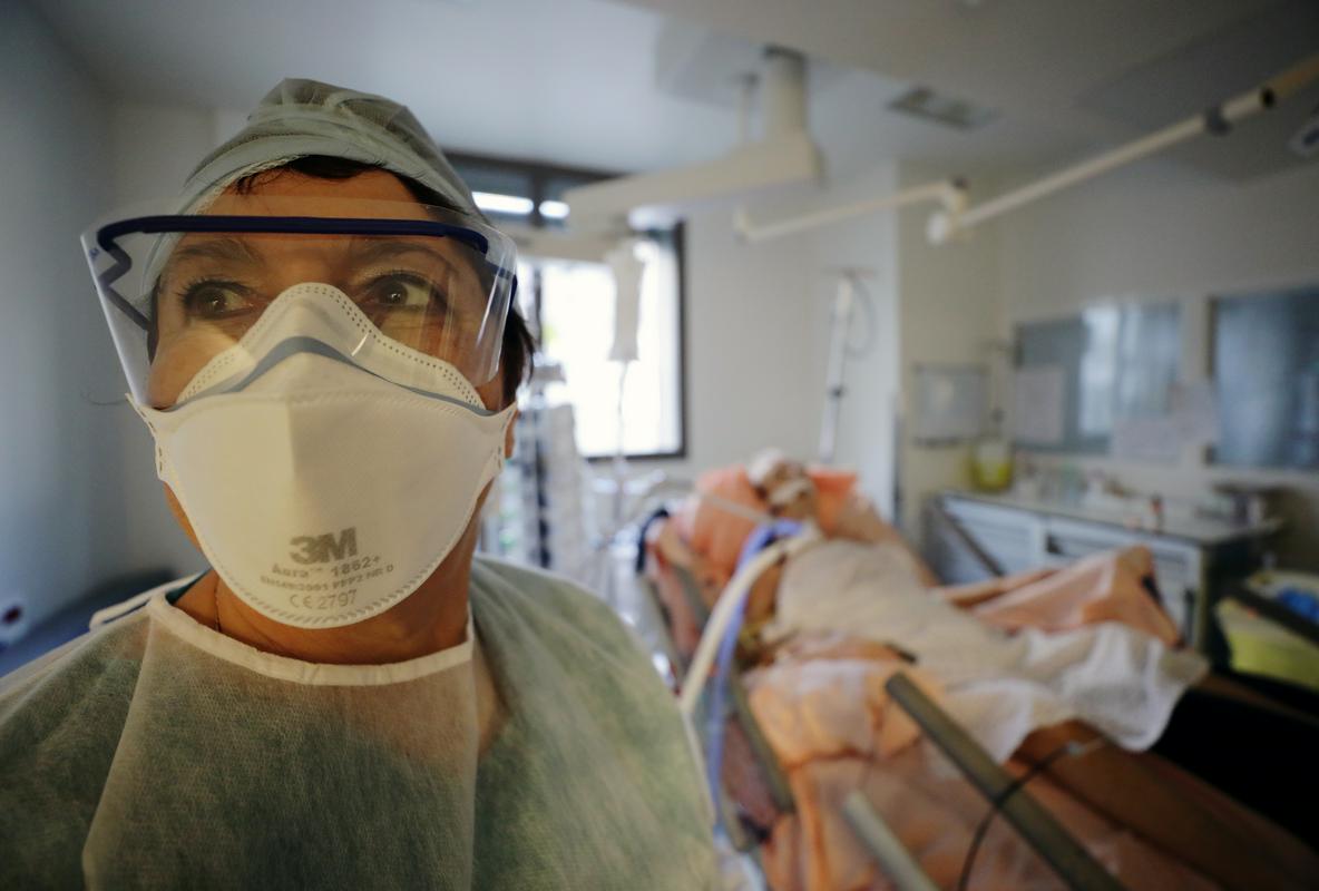 V Srbiji so od začetka epidemije opravili več kot 1,7 milijona testov, umrlo je skupno 1423 bolnikov s covidom-19. Foto: Reuters