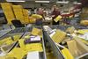 Sindikat poštnih delavcev opozarja, da jih pri prilagajanju razmeram omejuje zakonodaja