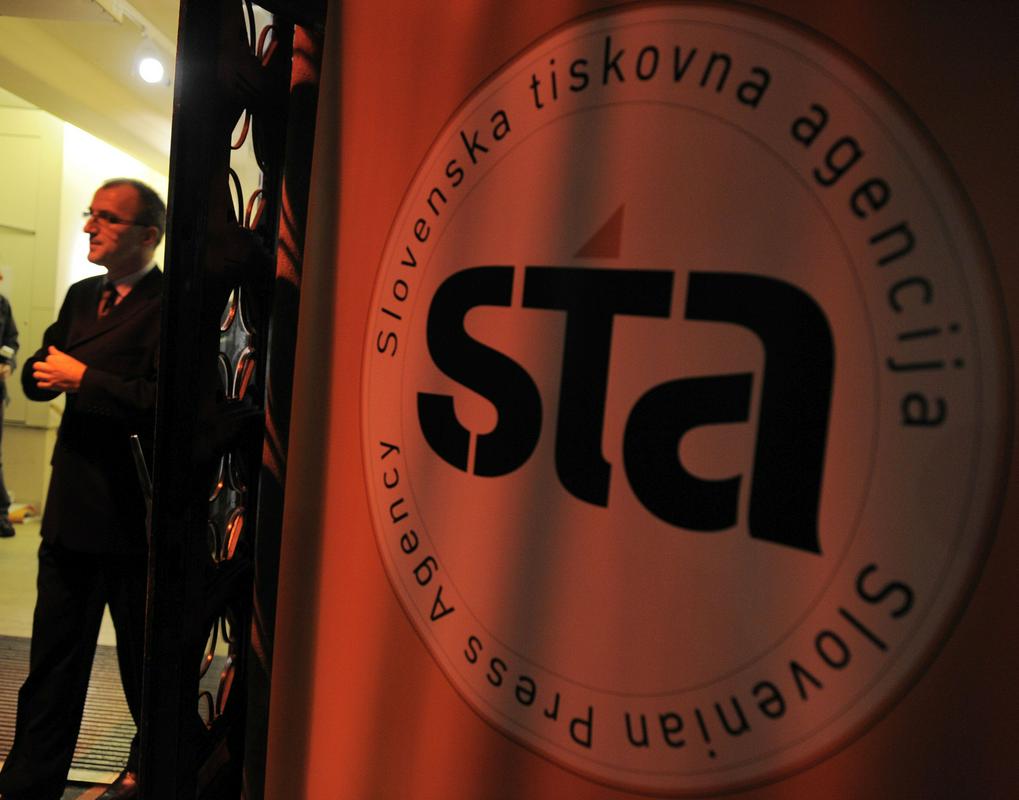 STA vsak dan pripravi več kot 350 novic v slovenskem in angleškem jeziku, katerih uvodi so javno dostopni, javno dostopne so tudi vse radijske novice, pa številne spletne vsebine z aktualnimi temami, in ne nazadnje tudi številni prenosi v živo, med drugim tudi aktualnih novinarskih konferenc. Foto: BoBo