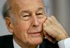 Po zapletih s covidom-19 umrl nekdanji predsednik Valery Giscard d’Estaing