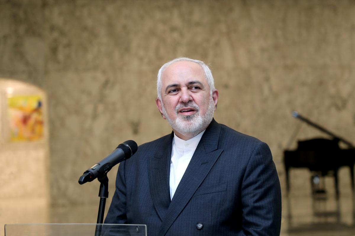 Iranski zunanji minister Džavad Zarif pravi, da morajo ZDA najprej začeti izpolnjevati svoje obveznosti, ki so jih sprejele leta 2015, šele nato pa se lahko začnejo nova pogajanja. Foto: Reuters