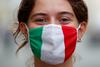 V Nemčiji pozivi k zaprtju države; Italija za sočasen začetek cepljenja