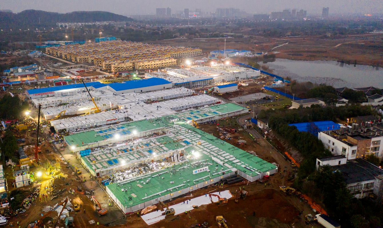 Kitajci so fascinirali svet z izjemno hitro gradnjo bolnišnic za bolnike s covidom-19. V dveh tednih so zgradili kapacitete za več tisoč bolnikov. Foto: Reuters
