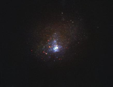 Zvezda je (bila?) v Kinmanovi pritlikavi galaksiji. Foto: NASA, ESA/Hubble, J. Andrews (U. Arizona)