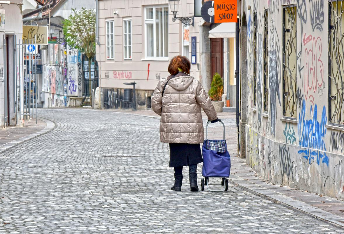 V Sloveniji se bo staranje prebivalstva nadaljevalo. Po projekcijah Eurostata bo leta 2100 posledično sedem odstotkov manj prebivalcev kot danes. Foto: BoBo