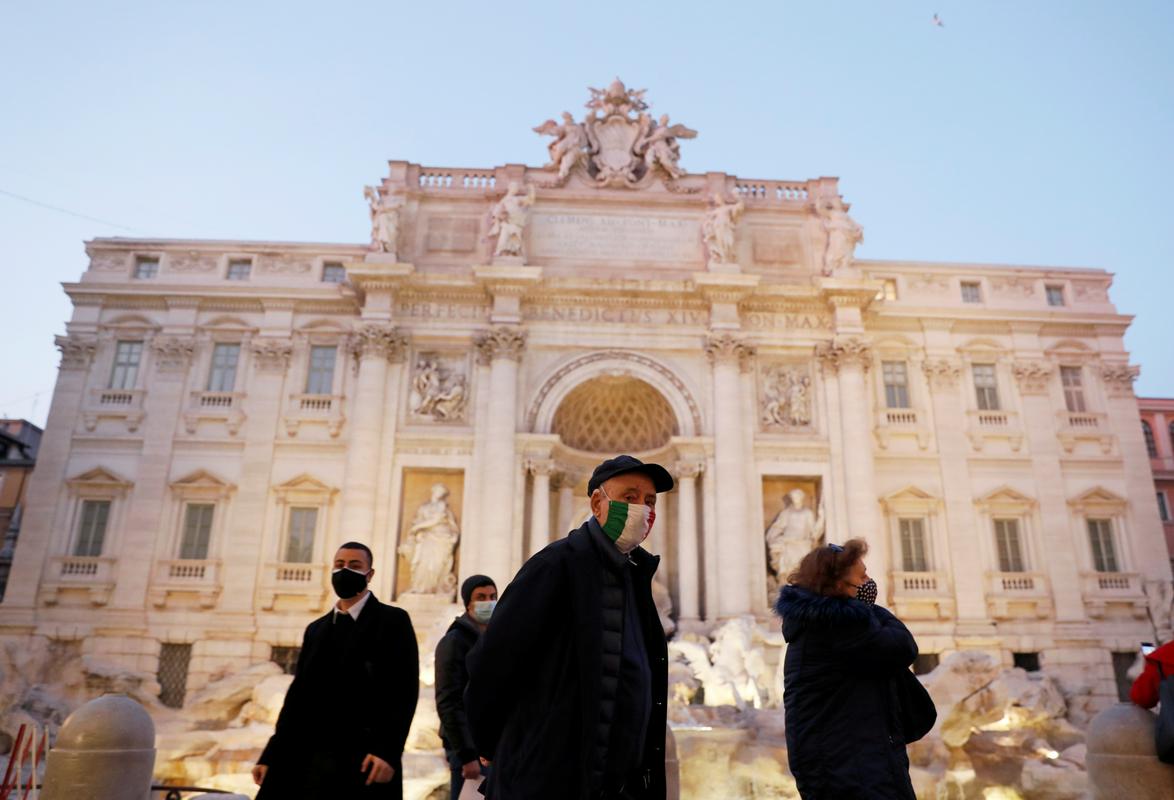 Italija je v prvem delu pandemije uporabila retoriko, ki se je nanašala na javno dobro, pa tudi na pogum, saj so tu uvedli eno najhujših zaprtij, pojasnjuje Claudia Durastanti. Foto: Reuters