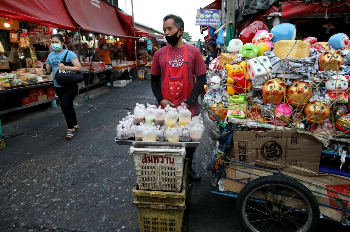 Tudi v Bangkoku so v teh dneh zaznali nove primere. Foto: Reuters